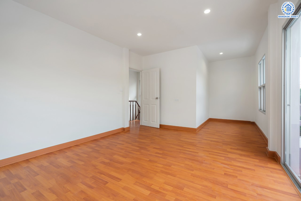 บ้านมือสองนนทบุรี ม.ศุภาลัยวิลล์ วงแหวน-รัตนาธิเบศร์ เนื้อที่ 50 ตร.ว. ฟังก์ชันจัดเต็ม 4 ห้องนอน 2 ห้องน้ำ 2 ที่จอดรถ ตอบโจทย์ทุกการเข้าอยู่ บนทำเลเดินทางสะดวก ใกล้ ถนนกาญจนาภิเษก เซ็นทรัลเวสต์เกต และรถไฟฟ้า "สถานีคลองบางไผ่"